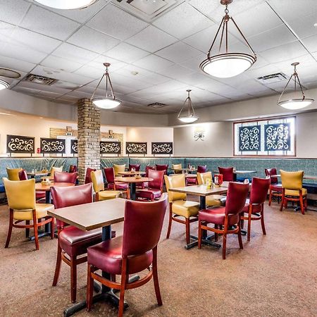 Wyndham Garden Wichita Downtown Hotel Екстериор снимка