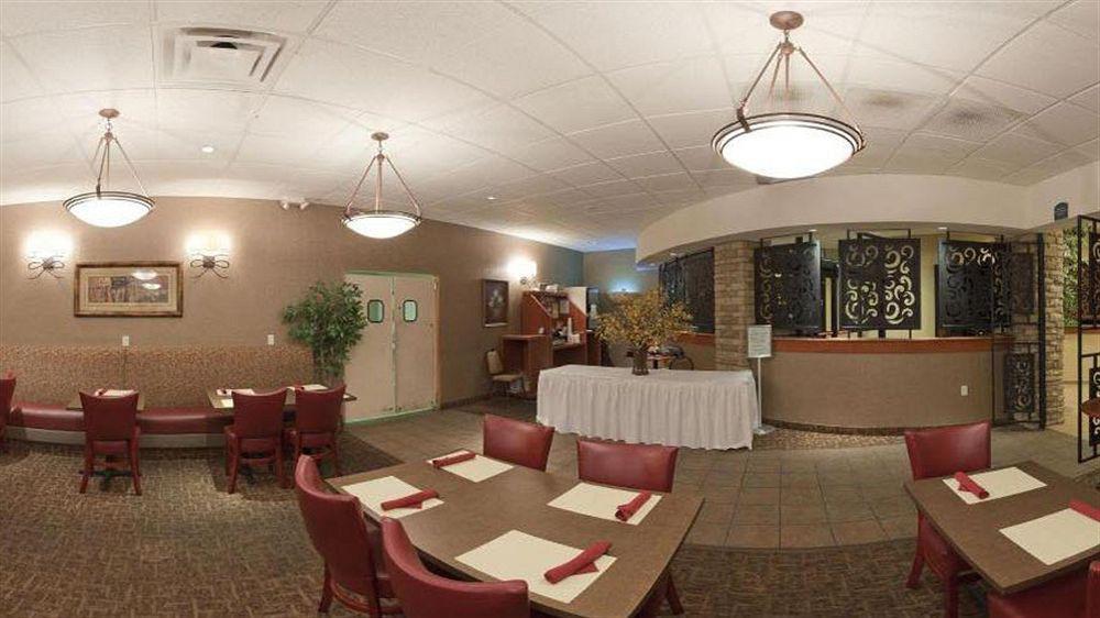 Wyndham Garden Wichita Downtown Hotel Екстериор снимка