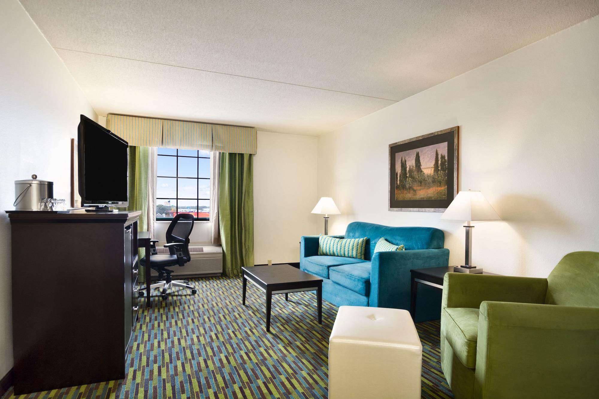 Wyndham Garden Wichita Downtown Hotel Екстериор снимка