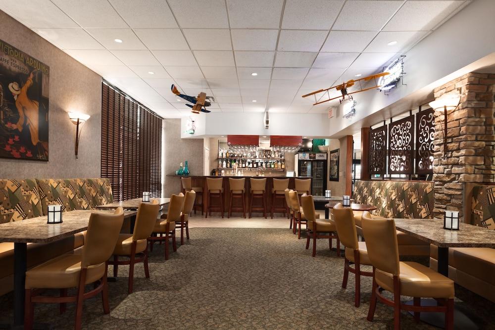 Wyndham Garden Wichita Downtown Hotel Екстериор снимка