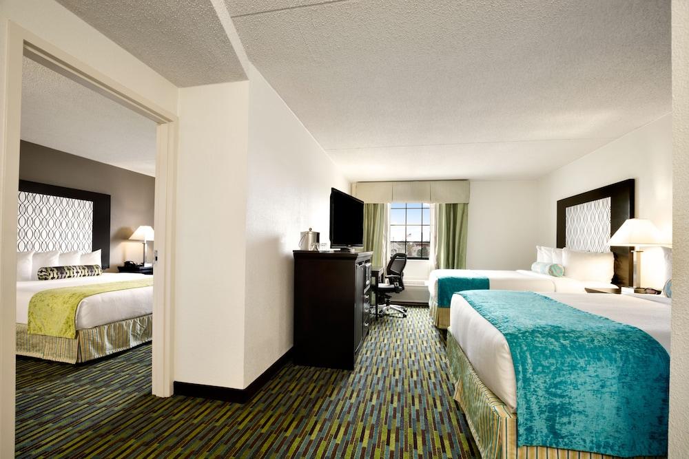 Wyndham Garden Wichita Downtown Hotel Екстериор снимка