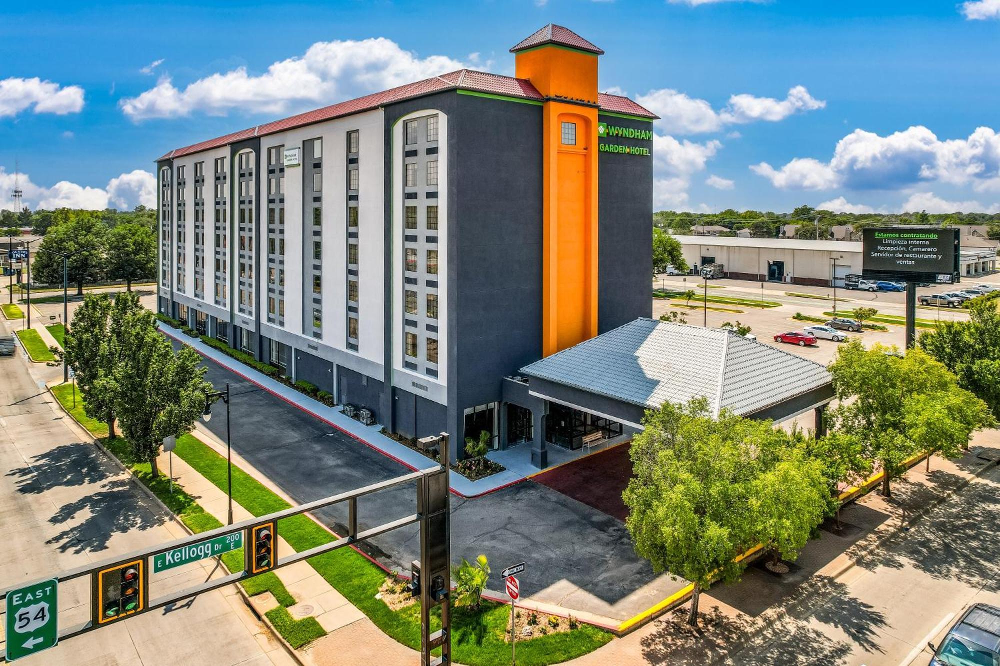 Wyndham Garden Wichita Downtown Hotel Екстериор снимка