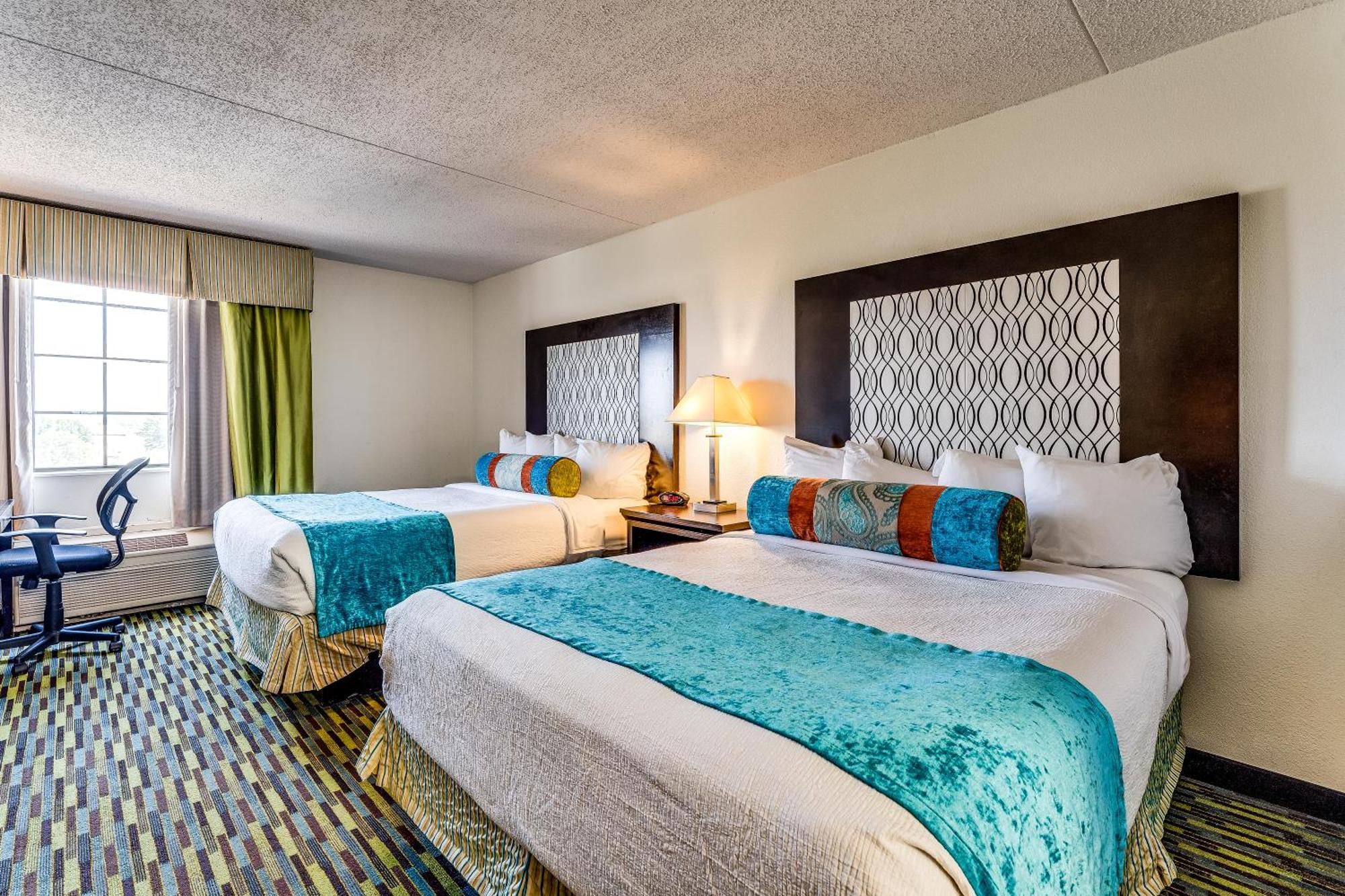 Wyndham Garden Wichita Downtown Hotel Екстериор снимка