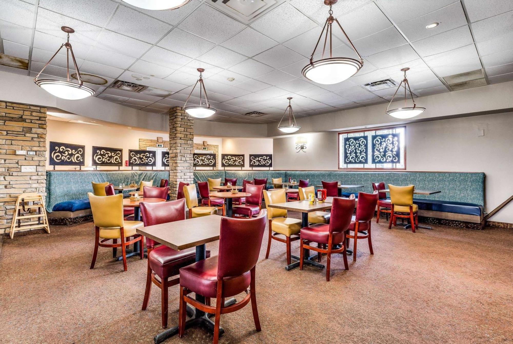 Wyndham Garden Wichita Downtown Hotel Екстериор снимка