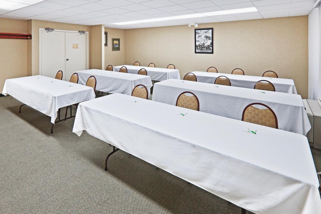 Wyndham Garden Wichita Downtown Hotel Съоръжения снимка