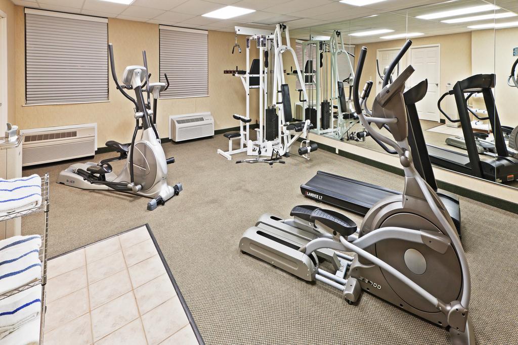 Wyndham Garden Wichita Downtown Hotel Екстериор снимка