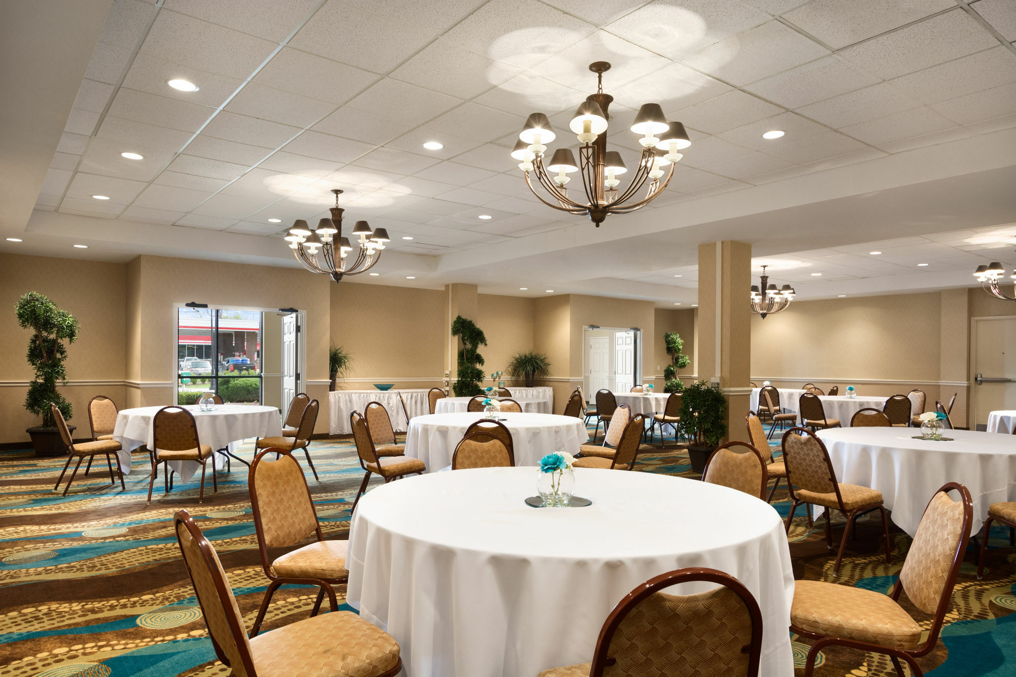 Wyndham Garden Wichita Downtown Hotel Екстериор снимка